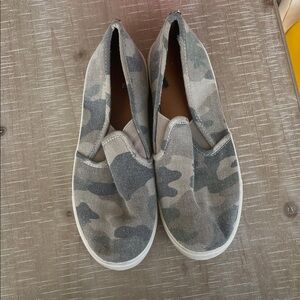 Women’s Camouflage Slip-On Shoes